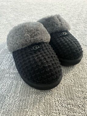 UGG Cozy Knit Slippers Black Shearling Lined Women’s Size 10